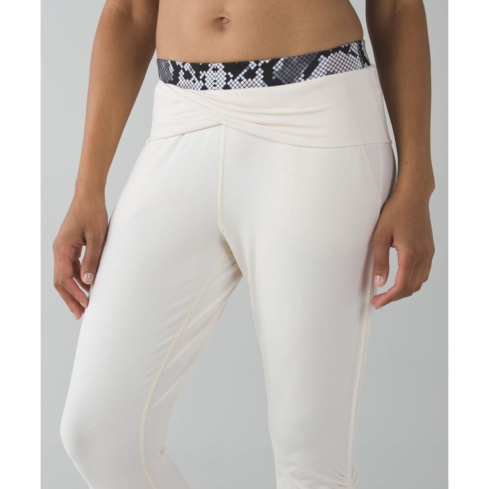 Lululemon Sunset Salutation Capris Leggings Fold Waist Size 2
